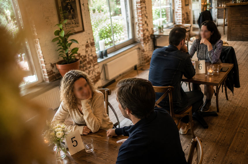conversations starting during a speed dating event